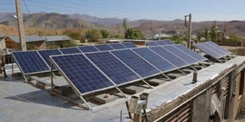 نصب سلول های خورشیدی متصل به شبکه توسط شرکت پرنیان سولار در روستای مهرآباد اراک